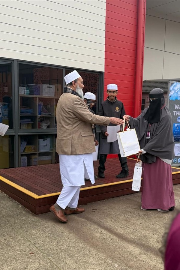 Hifz Students Memorise Quran