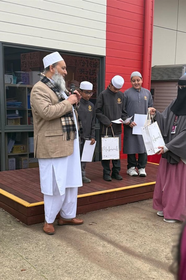 Hifz Students Memorise Quran