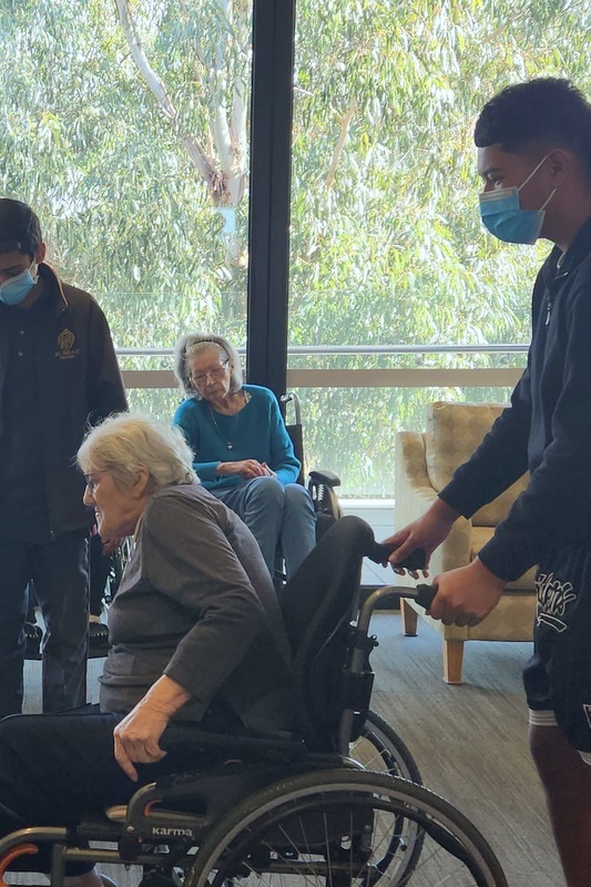 VET CS Students Visit Northpoint Residents