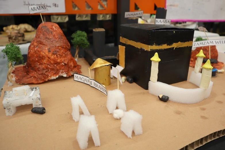 Students’ Hajj Display Installations