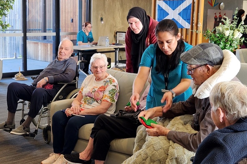 Students Connect with Aeralife Residents
