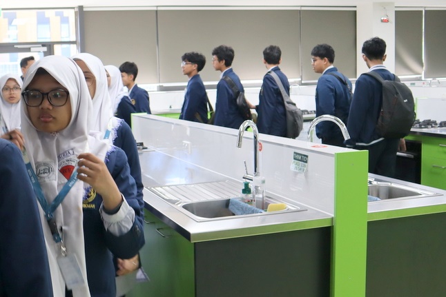 Year 9: Indonesian School Students Visit