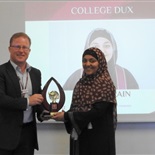 Mr Houghton presenting Amnah Arain (2015 Year 12 VCE Graduate) with the prestigeous DUX Award