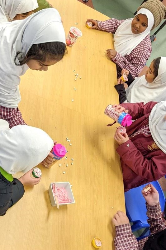 Primary Lunch Time Club: Cupcake Decorating