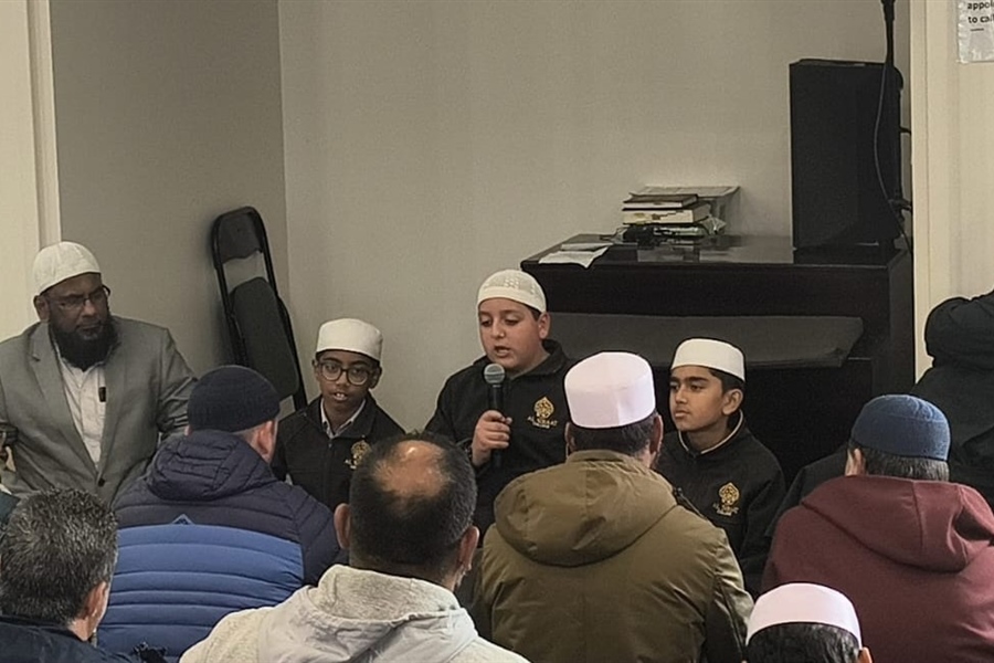 Hifz Students Memorise Quran