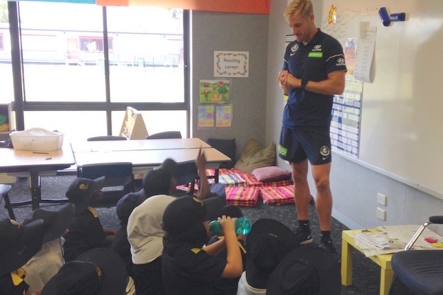 Carlton Footy Player Visits Al Siraat